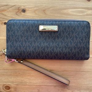 NWOT Michael Kors Brown Monogrammed Zippered Continental Wristlet Wallet